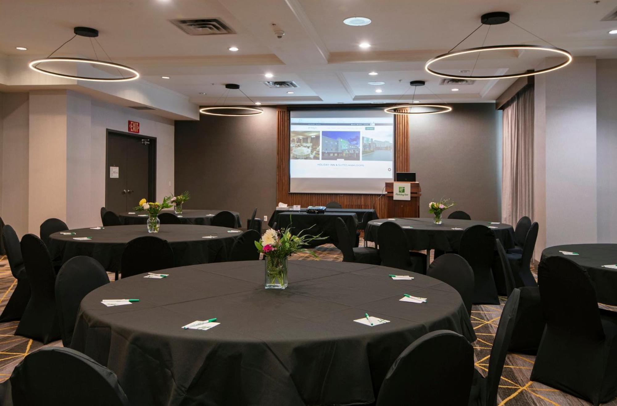 Holiday Inn Hotel And Suites-Kamloops By Ihg Buitenkant foto