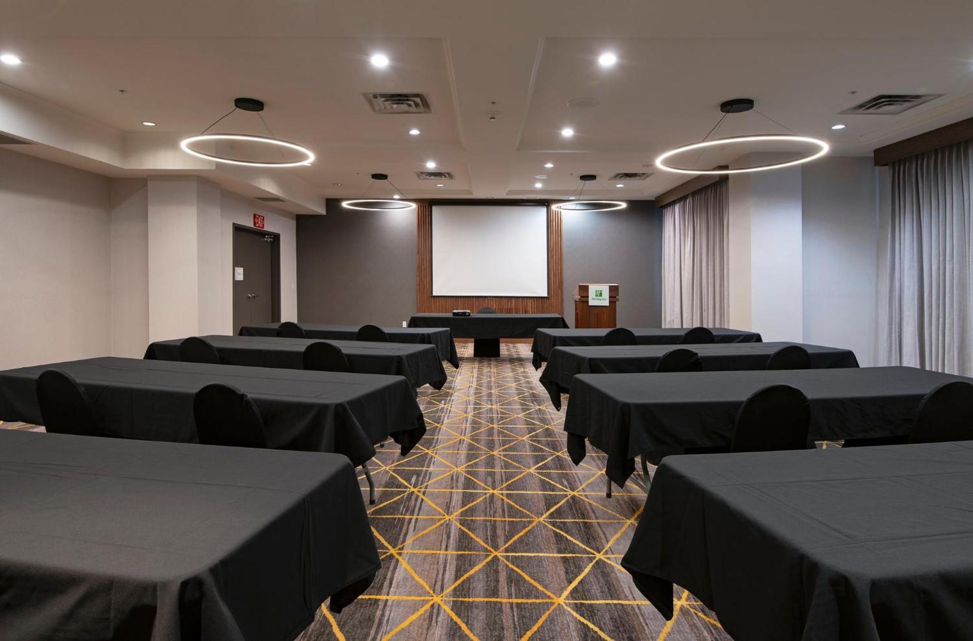 Holiday Inn Hotel And Suites-Kamloops By Ihg Buitenkant foto